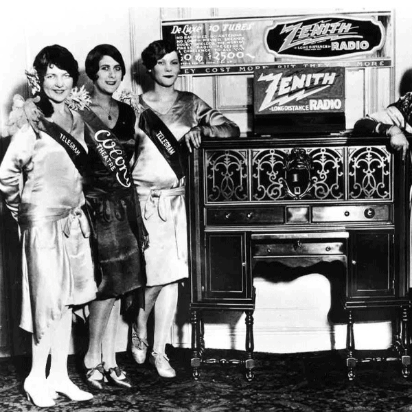Zenith Long Distance Radio console with promoters, 1920s